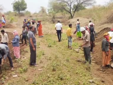 खरगौन: ग्राम रतनपुर में किया जा रहा है निस्तार तालाब का जीर्णोद्धार ,