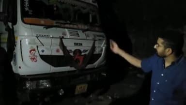 झरिया/जोरापोखर/सिंदरी: खनन टास्क फोर्स ने झरिया के सुदाम डीह और मेमको मोड़ से अवैध बालू लदे वाहनों को किया जब्त