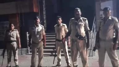 डेहरी: स्पेशल ड्राइव के दौरान डेहरी सहित विभिन्न इलाके में अभियान चला कर 730 वाहनों से पुलिस ने वसूला 840000 का जुर्माना ।