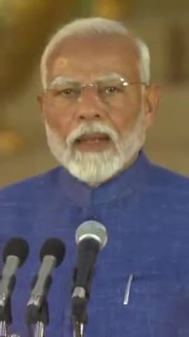 'मैं, नरेंद्र दामोदरदास मोदी ईश्वर की शपथ लेता हूं...' लगातार तीसरी बार देश के पीएम बनें नरेंद्र मोदी! 

#PMModi #Oath