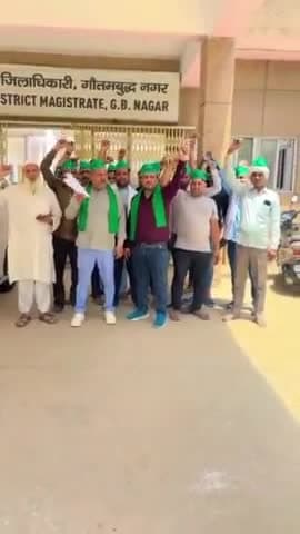 A memorandum was given to the Gautam Buddha Nagar Sub-District Officer regarding local problems.गौतमबुद्धनगर उपजिला अधिकारी को स्थानीय समस्याओं को लेकर ज्ञापन दिया।@भारतीय#किसानसंगठन 
@rajendra yadav