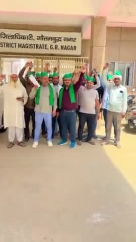 A memorandum was given to the Gautam Buddha Nagar Sub-District Officer regarding local problems.गौतमबुद्धनगर उपजिला अधिकारी को स्थानीय समस्याओं को लेकर ज्ञापन दिया।@भारतीय#किसानसंगठन 
@rajendra yadav