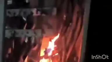 आगरा: ताजमहल के दक्षिणी गेट पर लगे टोरेंट के बॉक्स में लगी भीषण आग, वीडियो आया सामने