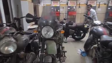 बिहार: चोरा बगीचा में किराना दुकान और बुलेट गाड़ी के शो रूम में सटर तोड़कर नगद सहित लाखो का सामान हुआ चोरी ,जांच में जुटी पुलिस