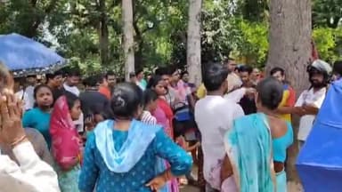 कांके: रांची के नगड़ी थाना क्षेत्र स्थित पतरा टोली में जमीन विवाद को लेकर हंगामा, स्थानीय लोगों ने एक को पकड़ा