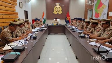 बिजनौर: बिजनौर एसपी ने पुलिस लाइन सभागार कक्ष में जिले के सभी राजपत्रित अधिकारियों व थाना प्रभारी के साथ की गोष्टी