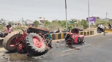 मंदसौर: रेवास देवड़ा रोड पर कार को बचाने के चक्कर में ट्रैक्टर घुसा डिवाइडर में हुए 3 टुकड़े ट्रैक्टर के बड़ा हादसा होते हुए टला