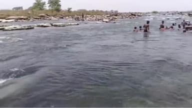 करछना: पटपरे घाट पर पानी में डूबकर युवक की हो चुकी है मौत,बिना किसी सुरक्षा के प्रतिदिन हजारों लोग करते हैं स्नान