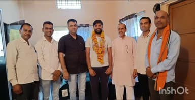 सारंगपुर: नगर के वार्ड क्रमांक 18 जयनगर निवासी संदीप लववंशी का सब इंस्पेक्टर में चयन होने पर नगर पालिका अध्यक्ष ने किया स्वागत