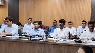 मुशहरी: सम्हारणालय सभागार में डीएम की अध्यक्षता में सरकार की जल कल्याणकारी विकासात्मक कार्यों की समीक्षा