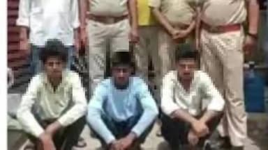 इस्माइलपुर: विशुराउत पुल के चेक पोस्ट के पास से शराब के नशे में हंगामा कर रहे तीन गिरफ्तार