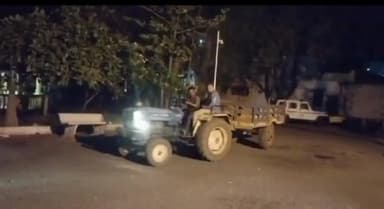 खरगौन: जिले में खनिज अधिकारी ने रात्रि गस्त के दौरान जेसीबी, ट्रेक्टर व डंपर पकडा