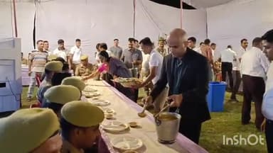 बिजनौर: लोकसभा चुनाव सकुशल संपन्न होने पर रिजर्व पुलिस लाइन में किया गया 'बड़ा खाना' का आयोजन