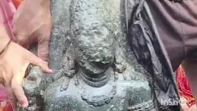 हिलसा: वार्ड 4 न्यू बस स्टैंड के पास खुदाई के दौरान मीला भगवान विष्णु की आकर्षक प्रतिमा, स्थानीय लोग पूजा अर्चना करने में जुटे