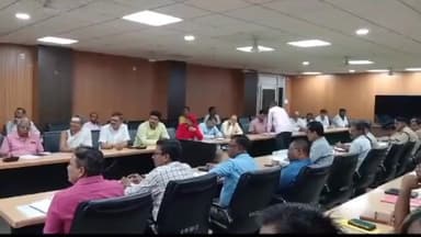 मुशहरी: समाहरणालय सभागार में डीएम की अध्यक्षता में मंदिर न्याय समिति, स्वयंसेवी संस्थाओं तथा प्रशासनिक अधिकारियों की हुई बैठक