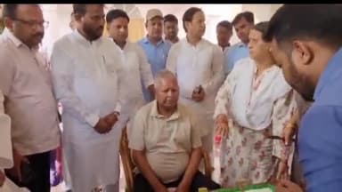 पटना ग्रामीण: लालू प्रसाद यादव ने जन्मदिन पर काटा 77 पाउंड का केक, राबड़ी आवास पर बधाई देने वालों का लगा तांता