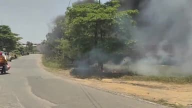 लोहरदगा: शंख नदी स्थित पुलिस पिकेट में जब्त किये गए वाहनों में लगी आग, दर्जनों वाहन जले