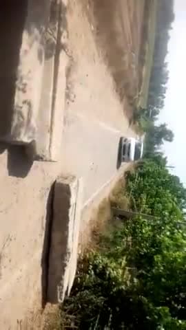 बरेली लखनऊ राजमार्ग पर फरीदपुर के पास बने टोल टैक्स कर्मियों की सरेआम दबंगई  PWD के रोड को  बड़े-बड़े पत्थर डालकर किया बंद जिससे स्थानीय क्षेत्र वासियों को असुविधा का सामना करना पड़ रहा है कोई भी अधिकारी नेता नहीं दे रहे है ध्यान