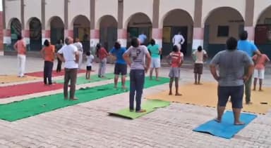 पलवल: 10वें अंतर्राष्ट्रीय योग दिवस को लेकर राजकीय वरिष्ठ माध्यमिक विद्यालय बाल पलवल में जिला स्तरीय प्रशिक्षण शिविर का आयोजन