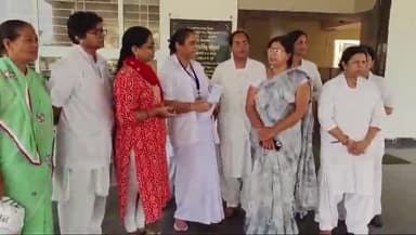 खरगौन: नर्सिंग ऑफिसर्स ने मांगा हड़ताल अवधि का वेतन, खरगोन कलेक्टर कार्यालय में अफसरों को सुनाई समस्या