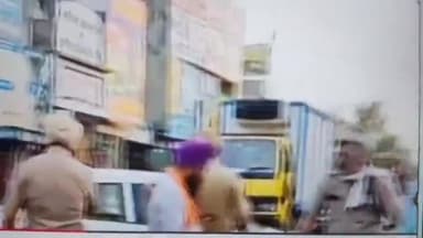 ਮੋਗਾ: ਬਾਘਾ ਪੁਰਾਣਾ ਦੇ ਮੇਨ ਚੌਂਕ ਵਿੱਚ ਪੁਲਿਸ ਵੱਲੋਂ ਕੱਟੇ ਗਏ ਮੋਟਰਸਾਈਕਲਾਂ ਦੇ ਚਲਾਨ