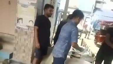 ক্যানিং ১: জামাই ষষ্ঠীর রাতে ক্যানিং মহকুমা হাসপাতালে রোগী ও রোগীর পরিবারের মুখে অন্ন তুলে দিলেন একদল যুবক