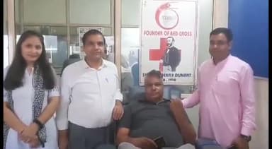 पलवल: गर्मी के मौसम में अपना ब्लड बैंक पलवल में रक्त की कमी को पूरा करने के लिए पहुंचे रक्तदाता।