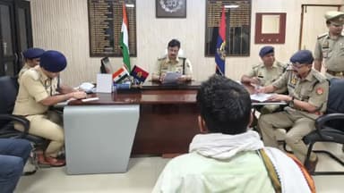 मंझनपुर: मंझनपुर स्थित पुलिस कार्यालय में एसपी की अध्यक्षता में जनसुनवाई का हुआ आयोजन, चारों सर्किल के सीओ रहे मौजूद