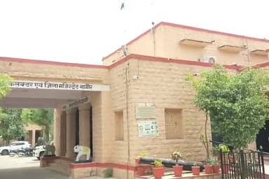 नागौर: वार्ड 6 में सड़क निर्माण कार्य शुरू करवाने की मांग को लेकर पार्षद ने जिला कलेक्टर को सौंपा ज्ञापन