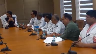 कांके: रांची स्थित सर्किट हाउस में झारखंड प्रदेश कांग्रेस प्रभारी ने कोर कमिटी के सदस्यों के साथ की बैठक