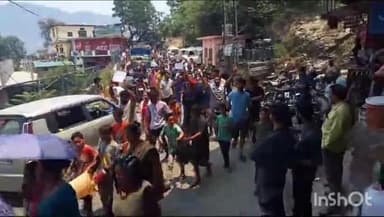 राजगढ़ी: धरने पर बैठे गुस्साए प्रदर्शनकारियों ने बड़कोट जल संस्थान कार्यालय में की तालाबंदी, सड़कों पर किया प्रदर्शन