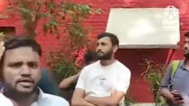 सिल्ली: रांची यूनिवर्सिटी में परीक्षा देने पहुंचे छात्रों को प्रबंध बोला क्वेश्चन पेपर नहीं छपा है बाद में लिए