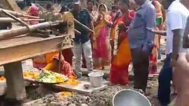 ক্যানিং ১: ক্যানিং দক্ষিন অঙ্গদবেড়িয়া গ্রামে সবমার্সিবল গভীর নলকূপের কাজের শুভ সূচনা হল