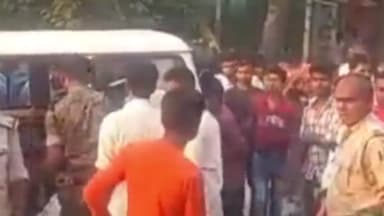 लौरिया: लौरिया थाना क्षेत्र के मटियारिया मोड़ के पास  यात्रियों से भरी तेज रफ्तार ऑटो बेकाबू होकर पलटा 4 लोग गंभीर रूप से घायल