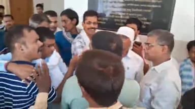 बिहार: नगर निगम कार्यालय में पानी की मांग को लेकर वार्ड नंबर-27 के लोगों ने किया प्रदर्शन