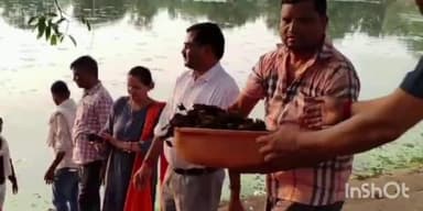 गोहपारु: सोहागपुर: जल गंगा संवर्धन अभियान को लेकर बरेली गांव के तालाब में की गई साफ सफाई अधिकारी कर्मचारी रहे मौजूद