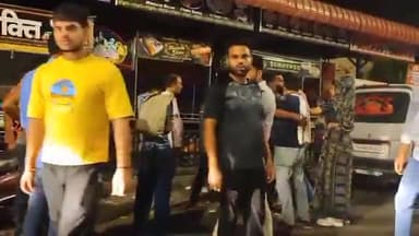 कोल: SBI चौराहे पर फ़ूड पॉइंट के निकट 2 पक्षों में विवाद के बाद हुई मारपीट, वीडियो सोशल मीडिया पर वायरल