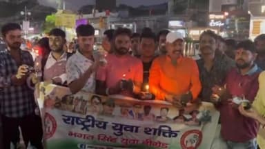 कांके: रांची के जिला स्कूल से लेकर अल्बर्ट एक्का चौक तक राष्ट्रीय युवा शक्ति ने बिजली की समस्या को लेकर निकला ढिबरी जुलूस