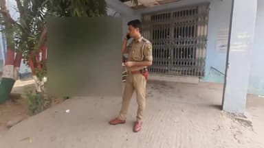 बिहार: मुरौराडीह के जंगल से एक अज्ञात व्यक्ति का शव पुलिस ने किया बरामद, पोस्टमार्टम के लिए लाया गया सदर अस्पताल।