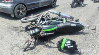 बिजनौर: बिजनौर नगीना मार्ग स्थित पीली चौकी के पास ई रिक्शा व बाइक की टक्कर में एक युवक की मौत कई लोग घायल