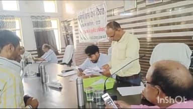 जलेसर: तहसील जलेसर परिसर में संपूर्ण समाधान दिवस का किया गया आयोजन सुनी गई शिकायतें है तहसील जलेसर का मामला