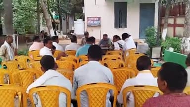 दावथ: दावथ थाना परिसर में बकरीद पर्व को लेकर शांति समिती की बैठक हुई।