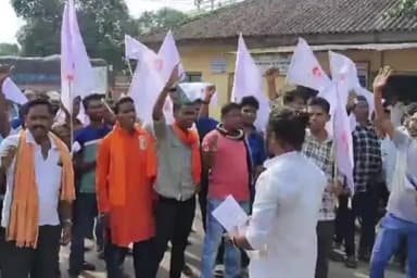 कोंडागांव: धर्मांतरण कर रहे लोगों को आरक्षण नहीं देने की मांग:कोंडागांव में जन जातीय सुरक्षा मंच ने निकाली रैली, सौंपा ज्ञापन