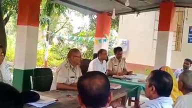 विभूतिपुर: विभूतिपुर थाना परिसर में बकरीद पर्व को लेकर शांति समिति की बैठक का हुआ आयोजन