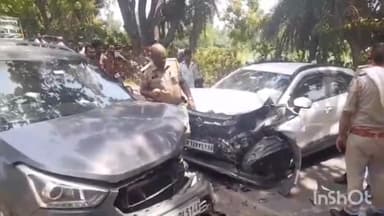 बिजनौर: बिजनौर में चांदपुर मार्ग पर गांव पृथ्वीपुर के पास दो तेज रफ्तार कार आपस में भिड़ी एक कार चालक घायल