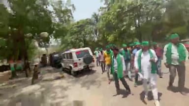 गौतमबुद्धनगर : @भारतीय@किसान@संगठन ने तीनो प्राधिकरणों द्वारा अतिक्रमण के नाम पर किसानो की आबादी को तोड़ने के विरोध में ज्ञापन दिया।
Gautam Budh Nagar : #Bharatiya@kisan @sangathan submitted a memorandum in protest against the demolition of