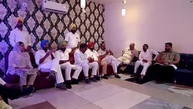 ਸੁਨਾਮ: ਅਰਬਨ ਕਰੀਬ ਰੇਸਤਰਾਂ ਵਿੱਚ ਕਾਂਗਰਸ ਪਾਰਟੀ ਦੇ ਹਲਕਾ ਸੁਨਾਮ ਦੇ ਆਗੂ ਅਤੇ ਵਰਕਰਾਂ ਵੱਲੋਂ ਮੀਟਿੰਗ ਦਾ ਕੀਤਾ ਗਿਆ ਆਯੋਜਨ