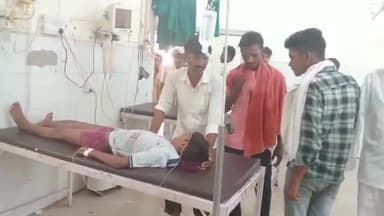 बदायूं: कुलचौरा गांव के पास राहगीरों को शरवत पिला रहे किशोर को तेज रफ़्तार बैगनार कार की टक्कर लगने से किशोर हुआ गंभीर घायल।