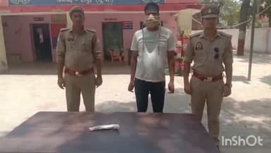 गढ़मुक्तेश्वर: गांव नेनामपुर नानई स्थित कलेसर के पास से पुलिस ने घटना करने की फिराक में घूम रहे 1अभियुक्त को तमंचे के साथ किया गिरफ्तार
