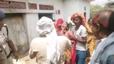 बिहिया: शिवपुर गंगा घाट पर नहाने के दौरान डूबकर चार युवक के मौत के बाद पीड़ित परिजन से जगदीशपुर एसडीएम एसडीपीओ ने की मुलाकात